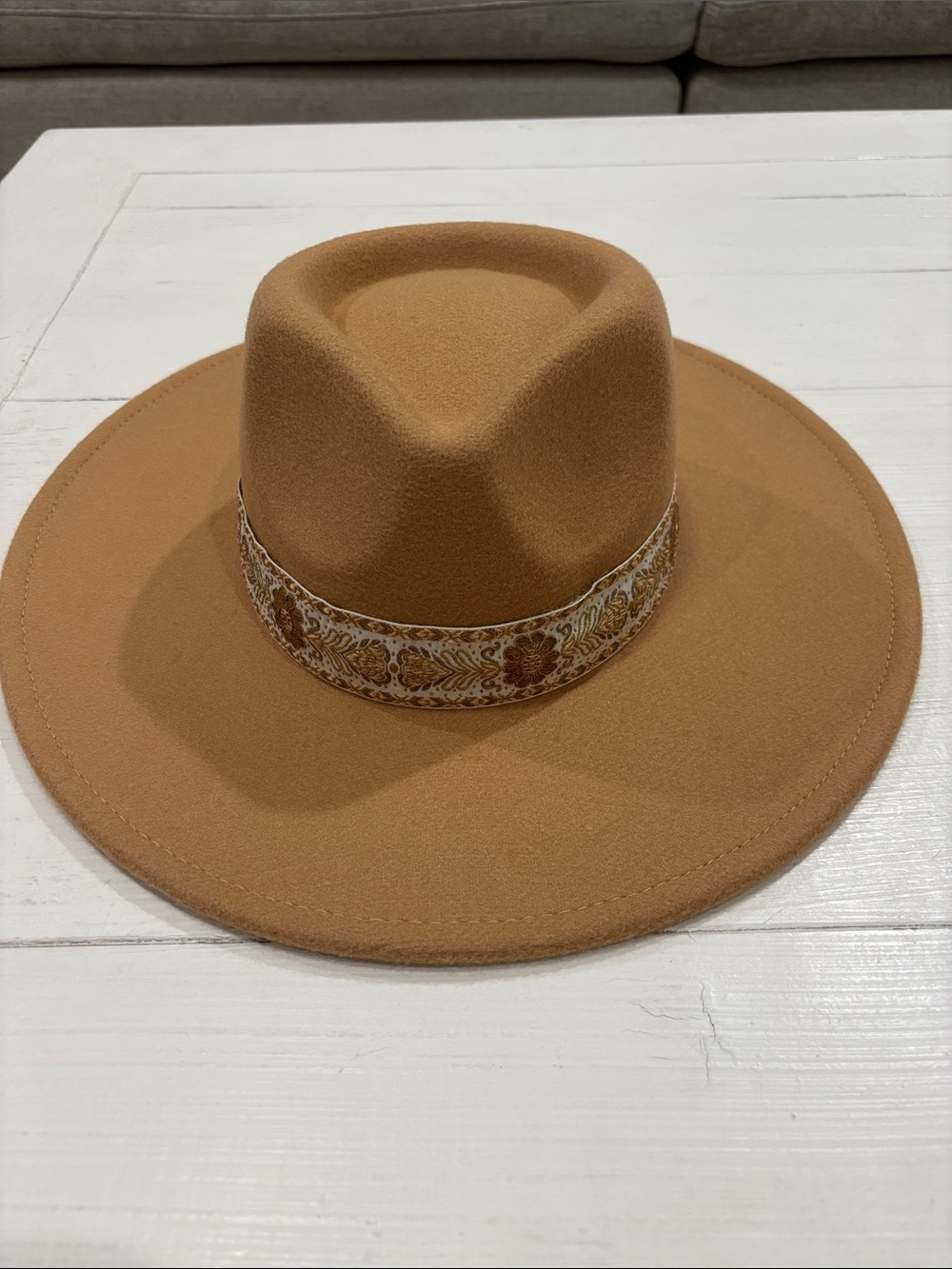 Ooh La Luxe Nomad Hat with Decorative Band - Camel. New!